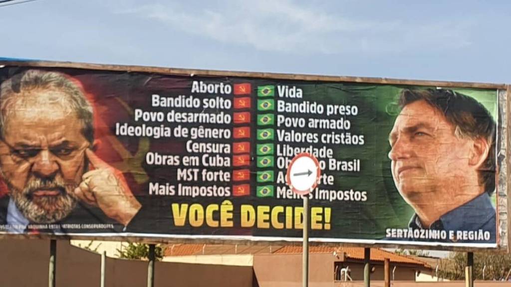 Outdoors que associam esquerda a bandido e aborto se espalham pelo país