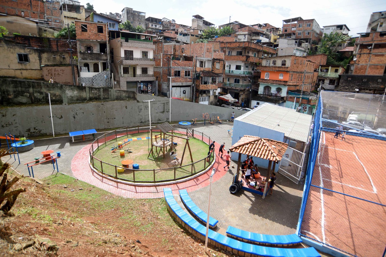 Campo de futebol foi um dos equipamentos entregues nesta terça-feira (16)