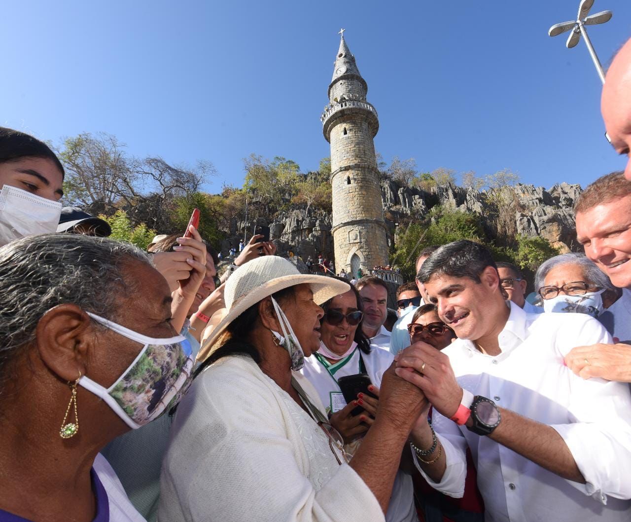 Candidato a governador lançou a ideia de estruturar um centro de auxílio às pessoas que visitam a cidade todos os anos para participar da Romaria