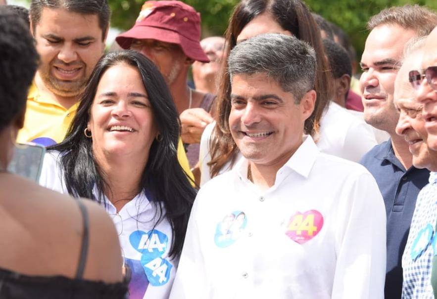 A prefeita de Antônio Cardoso, Lu de Gel (PP), e o candidato a governador ACM Neto (União Brasil)