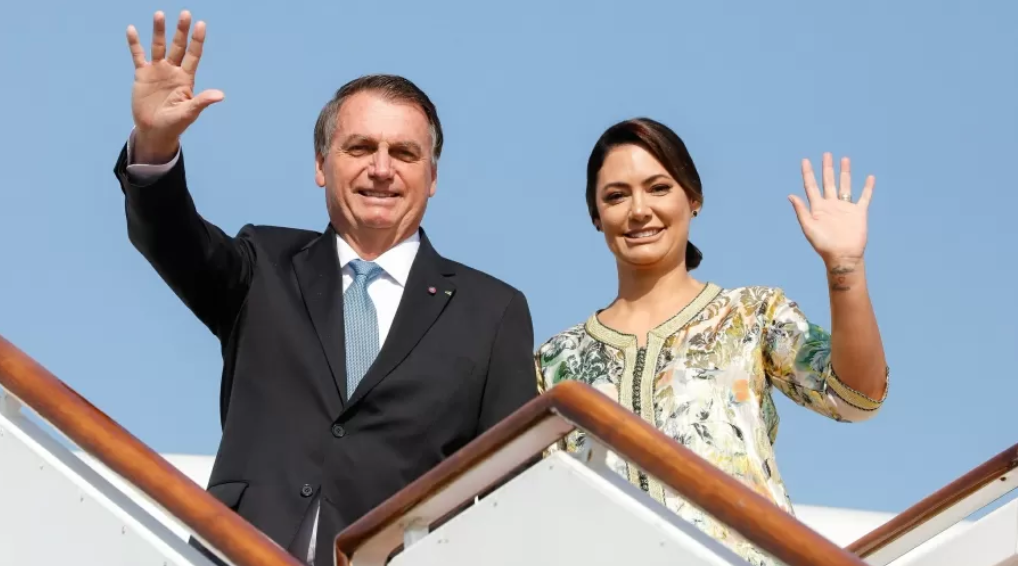 Ao falar sobre o quanto ganha de salário como presidente, ele disse que todo dia, quando acorda, Michelle pede dinheiro Ao falar sobre o quanto ganha de salário como presidente, ele disse que todo dia, quando acorda, Michelle pede dinheiro