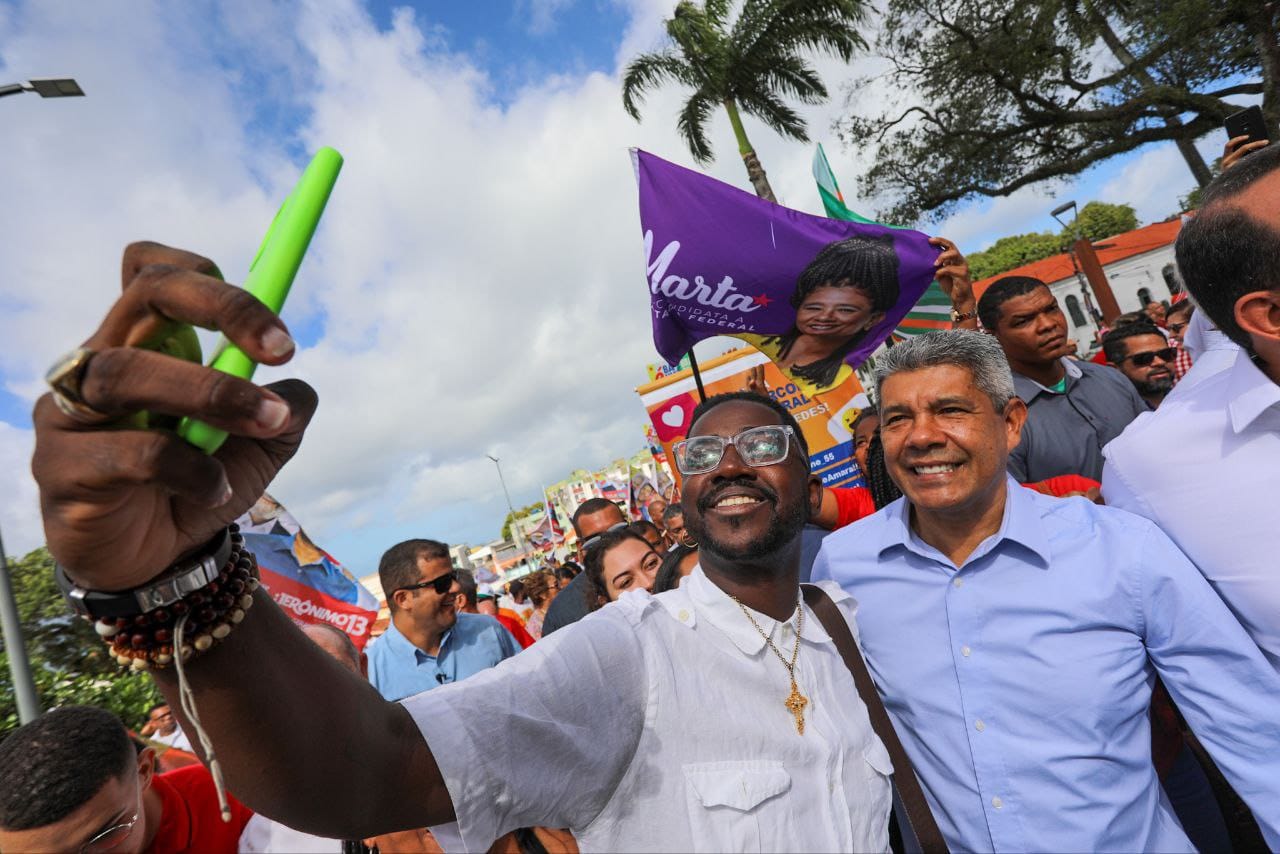 O candidato a governador petista iniciou a campanha oficial em missa a Igreja do Bonfim