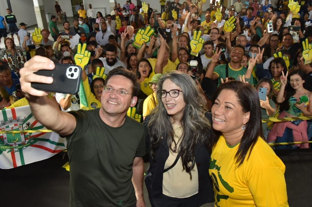 João Roma (PL), candidato a governador da Bahia, ao lado das candidatas a senadora Raíssa Soares (PL) e a vice-governadora Leonídia Umbelina (PMB)