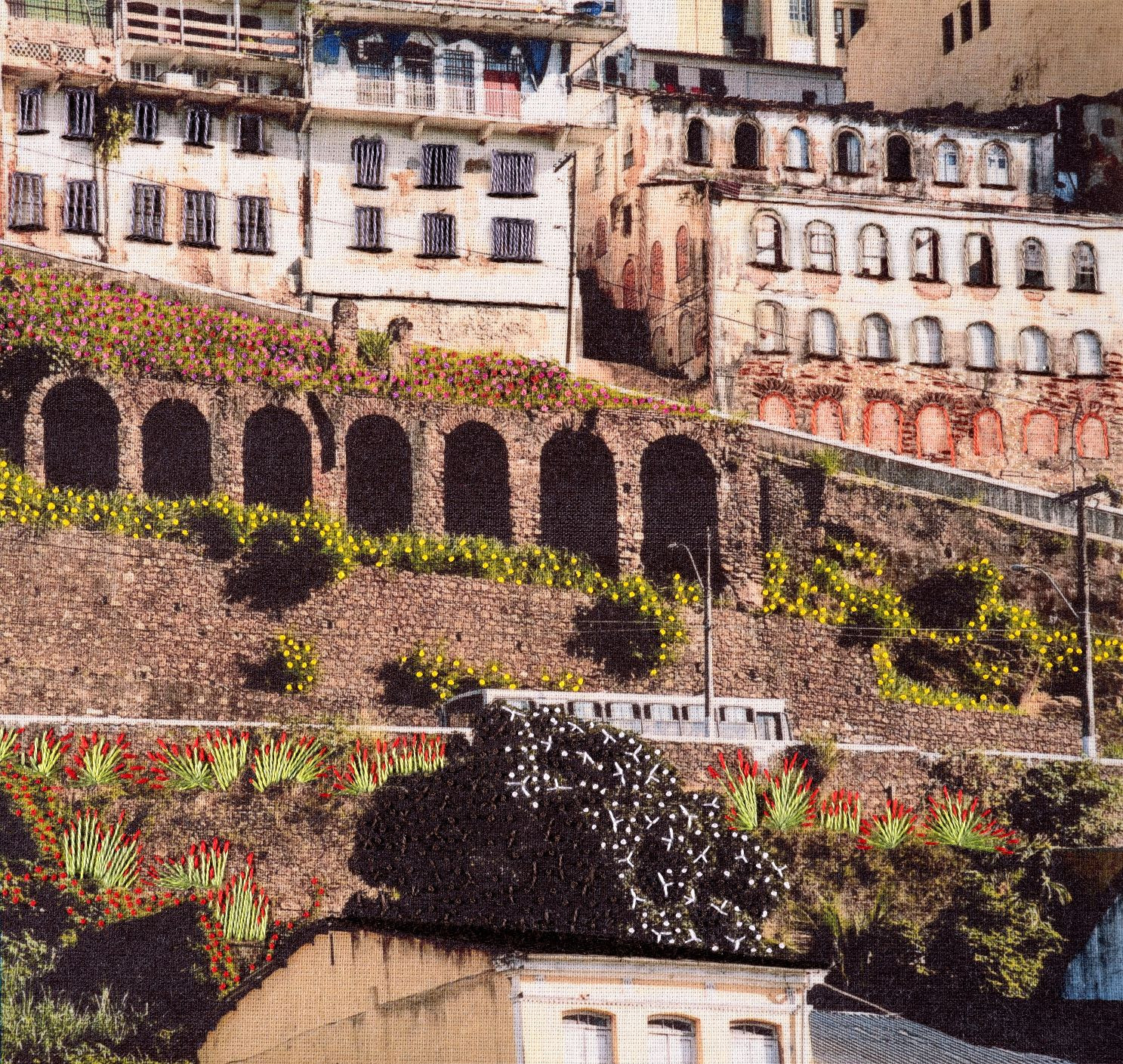 A expografia é assinada pelo artista visual Luis Parras