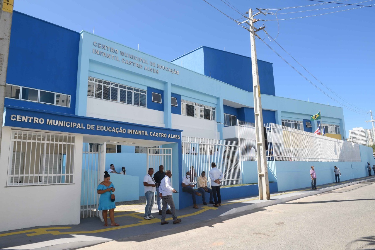 O Centro Municipal de Educação Infantil (Cmei) Castro Alves, localizado na Rua Professor Jairo Simões, no Imbuí, foi entregue nesta segunda-feira (8) O Centro Municipal de Educação Infantil (Cmei) Castro Alves, localizado na Rua Professor Jairo Simões, no Imbuí, foi entregue nesta segunda-feira (8)
