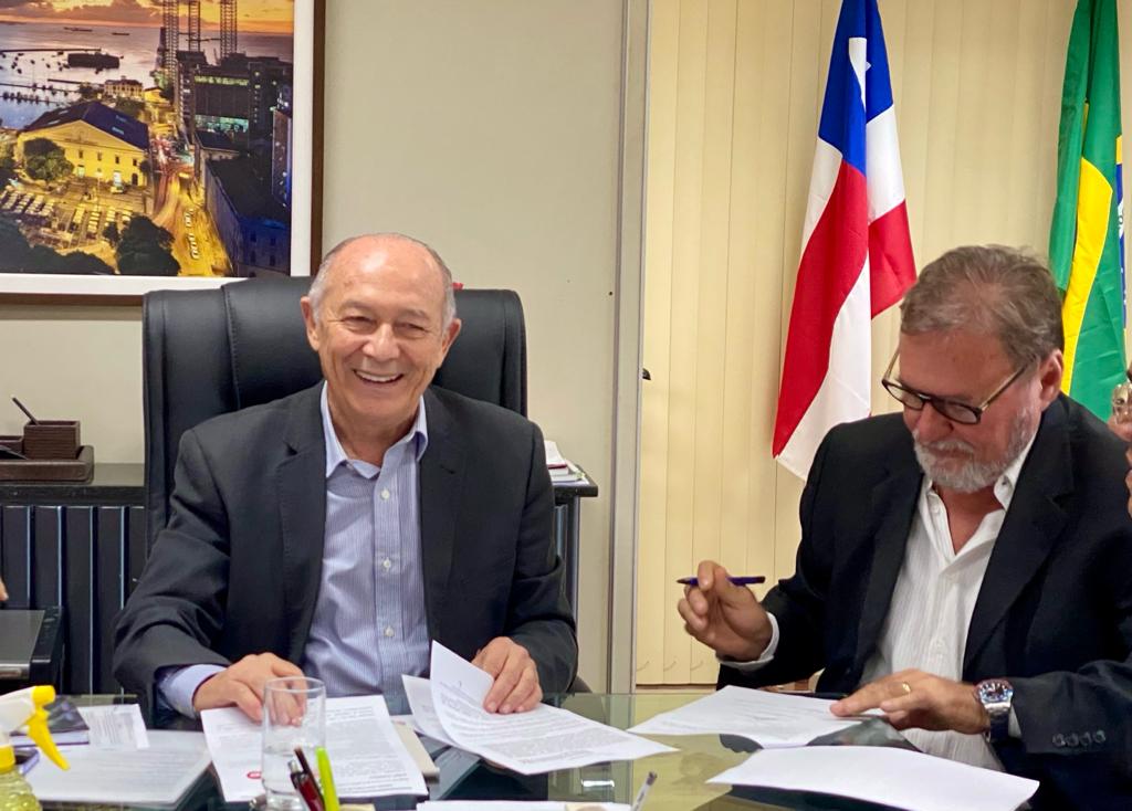O secretário de Desenvolvimento Econômico, José Nunes, assinou protocolo de intenções com a Indústria de Bebidas Dore