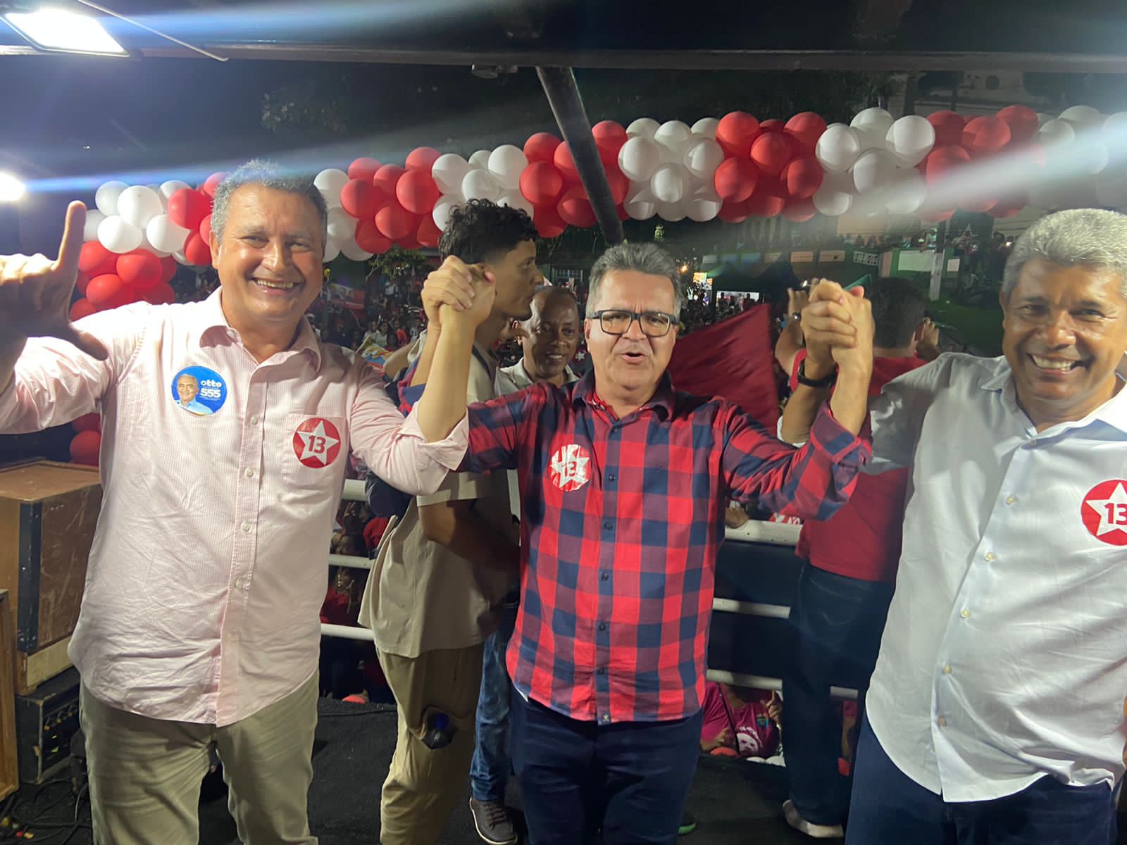 Rui Costa, o prefeito de Presidente Tancredo Neves, Toin de Bó (PP), e Jerônimo Rodrigues