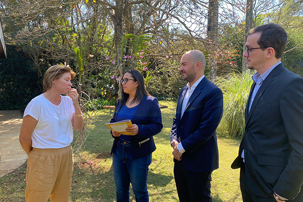 Ana Paula Matos (ao centro) é vice na chapa de Ciro Gomes Ana Paula Matos (ao centro) é vice na chapa de Ciro Gomes