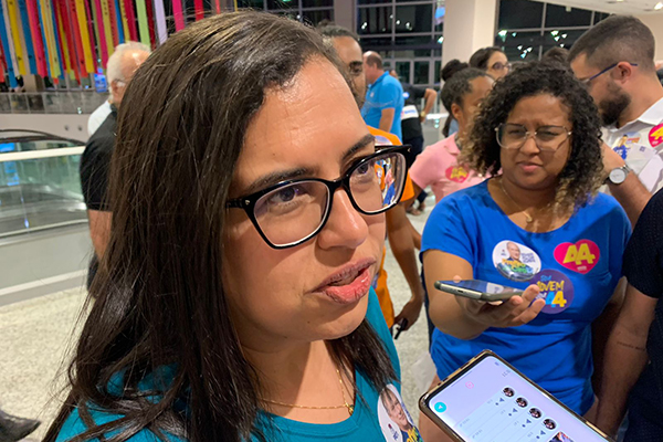 Na imagem, a vice-prefeita e secretária municipal da Saúde, Ana Paula Matos, do PDT