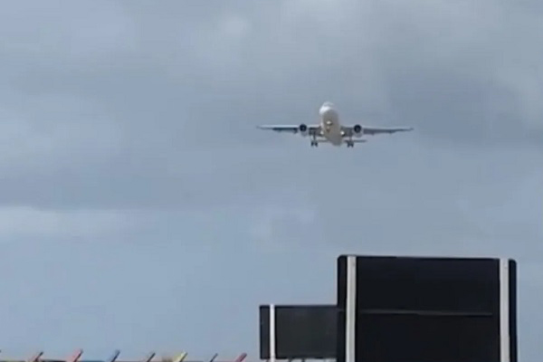 Sem acordo, greve de aeronautas chega ao terceiro dia e se aproxima de viagens de Natal