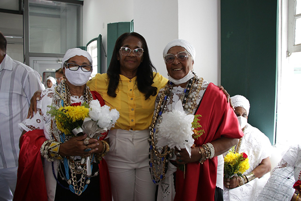 A prefeita de Cachoeira, Eliana Gonzaga, com integrantes da Irmandade da Boa Morte A prefeita de Cachoeira, Eliana Gonzaga, com integrantes da Irmandade da Boa Morte