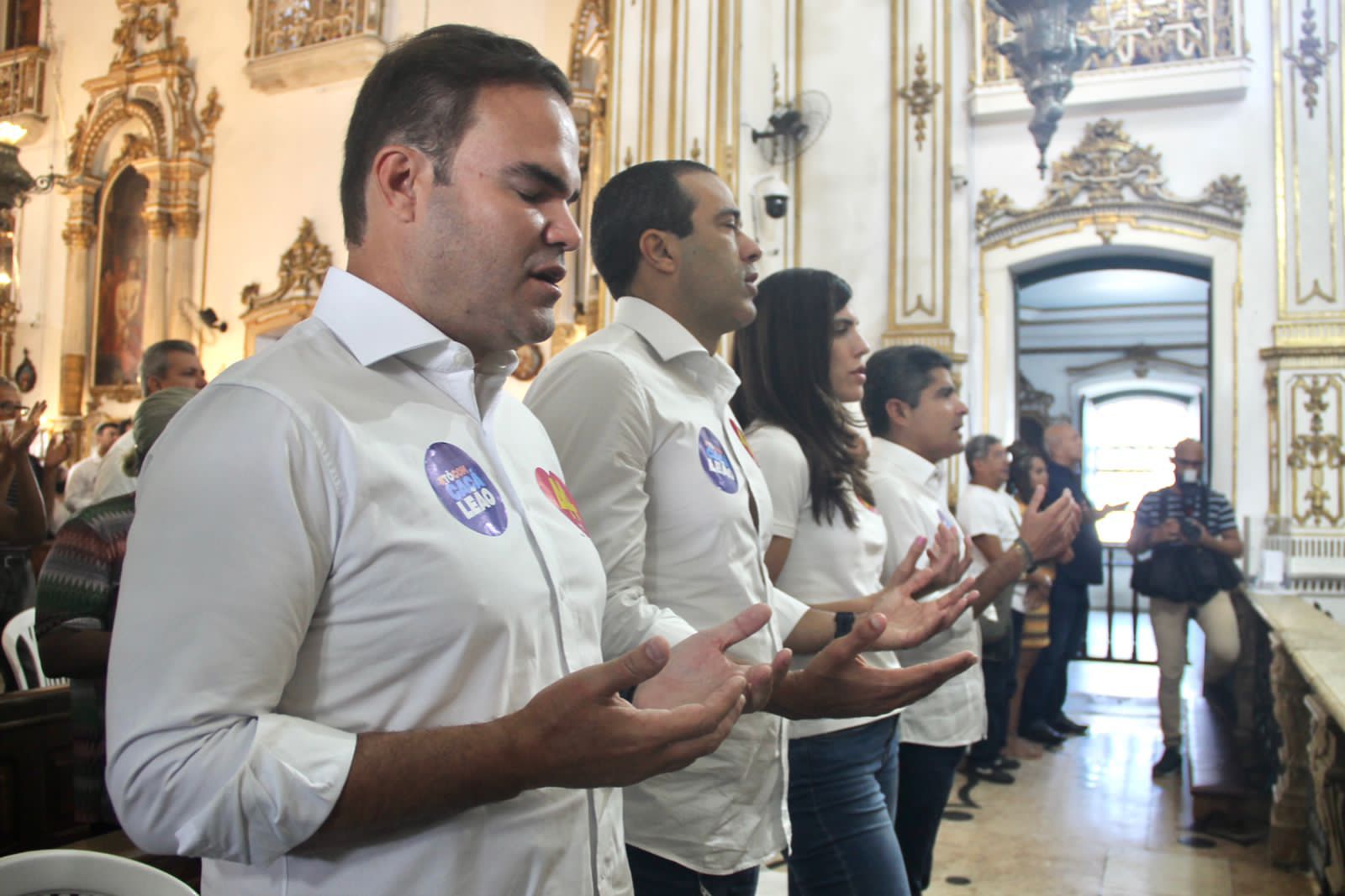 Cacá Leão (PP), candidato ao Senado, foi à Igreja do Bonfim ao lado de ACM Neto (UB), Ana Coelho (Republicanos) e do prefeito de Salvador Bruno Reis (UB) Cacá Leão (PP), candidato ao Senado, foi à Igreja do Bonfim ao lado de ACM Neto (UB), Ana Coelho (Republicanos) e do prefeito de Salvador Bruno Reis (UB)