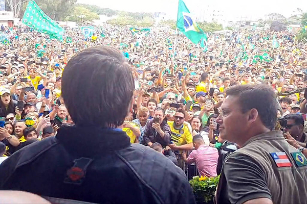 O presidente Jair Bolsonaro e João Roma participam de ato em Vitória da Conquista neste sábado (27) 