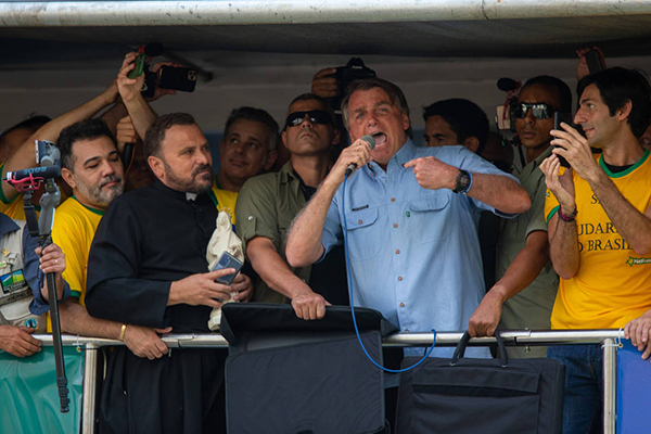 O presidente Jair Bolsonaro (PL) discursa na avenida Paulista em manifestação do dia 7 de setembro, em 2021