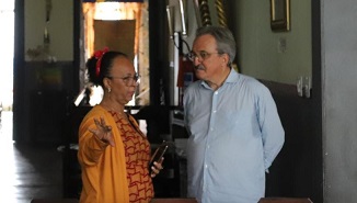 Professora Regina Célia, presidente da SPD, e Luiz Dulci 