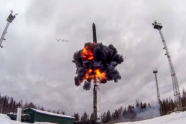 Míssil intercontinental Iars, para ataques nucleares, é testado na Rússia antes da invasão da Ucrânia Míssil intercontinental Iars, para ataques nucleares, é testado na Rússia antes da invasão da Ucrânia