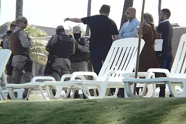 Policiais em resort de luxo em Salvador onde turista de Fortaleza foi morto a tiros Policiais em resort de luxo em Salvador onde turista de Fortaleza foi morto a tiros