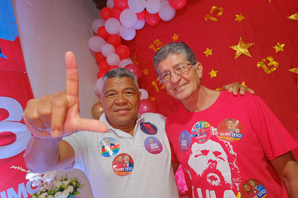 O deputado federal Valmir Assunção (PT) com o ex-prefeito de Senhor do Bonfim Carlos Brasileiro (PT)