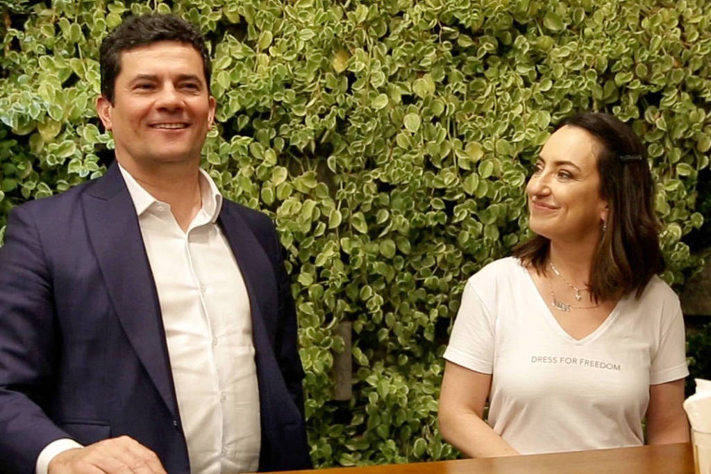 Casal Sergio e Rosângela Moro em evento com apoiadores em SP