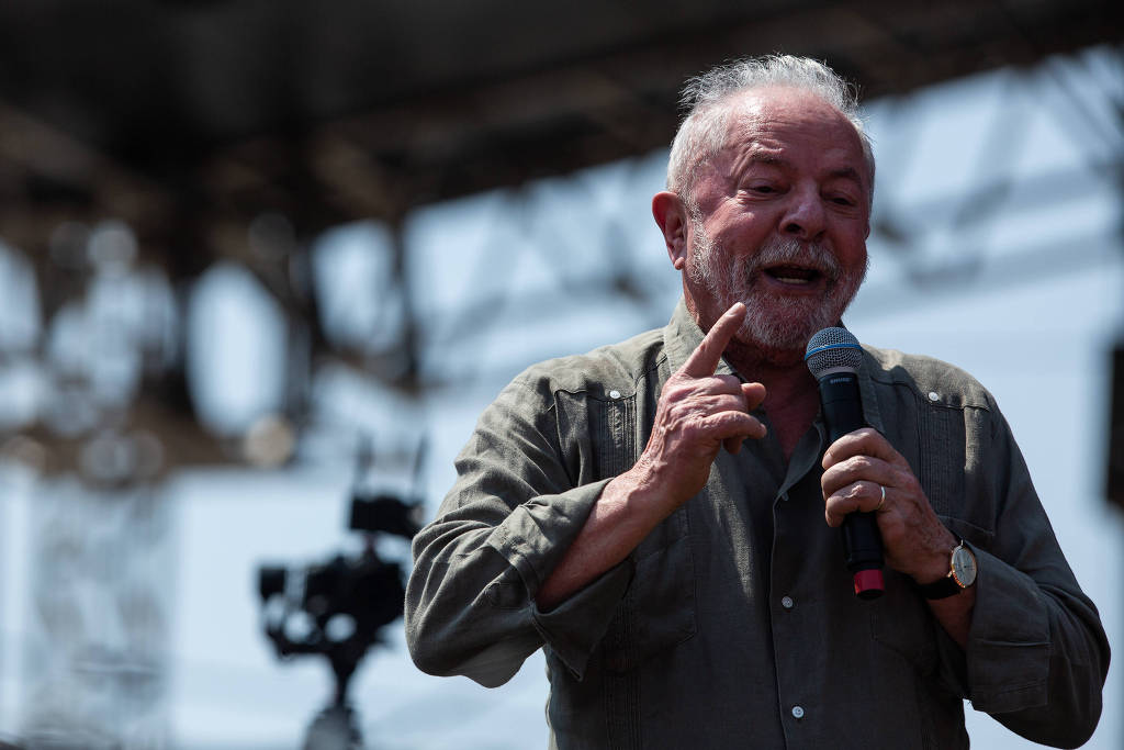 O ex-presidente Luiz Inácio Lula da Silva faz comício ao lado de Geraldo Alckmin e Fernando Haddad em Taboão da Serra