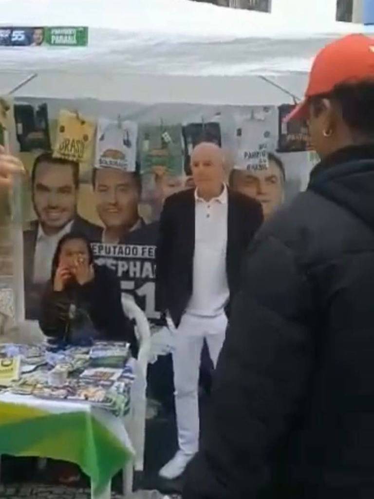 Médico bolsonarista ameaça atirar em petista durante panfletagem em Curitiba, dizem militantes