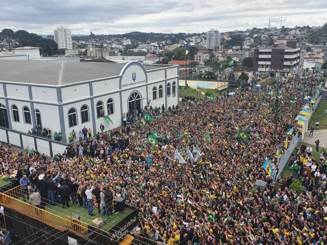 O candidato Jair Bolsonaro discurso em trio elétrico em Prudentópolis O candidato Jair Bolsonaro discurso em trio elétrico em Prudentópolis