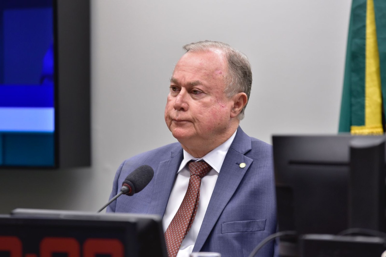 Proposta enfrentou oposição de deputados do PT, que pediram retirada de pauta na CCJ da Câmara
