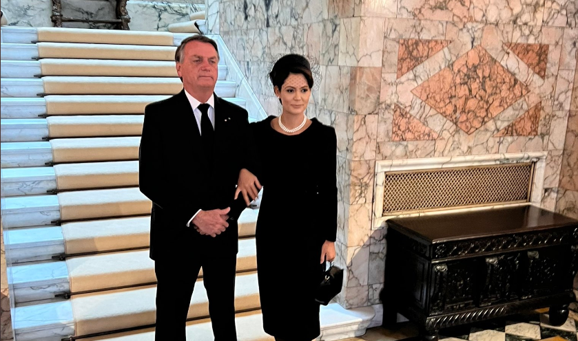 residente Jair Bolsonaro ao lado da primeira-dama Michell residente Jair Bolsonaro ao lado da primeira-dama Michell