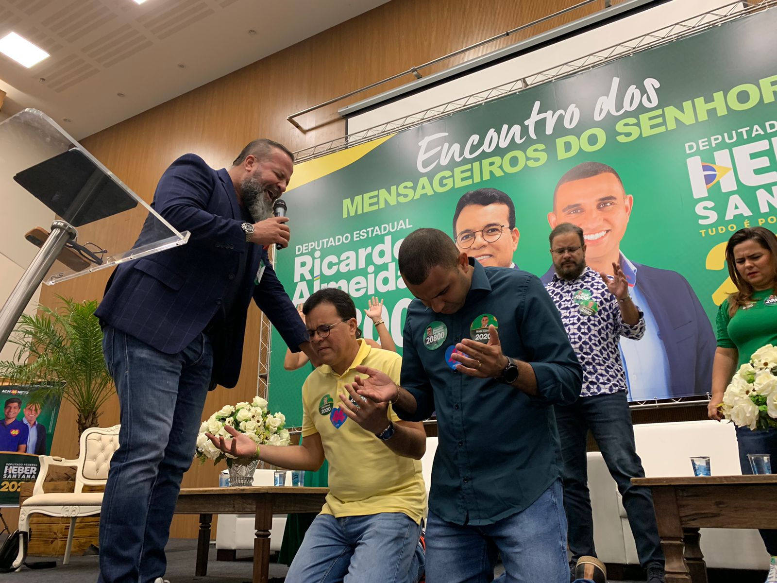 Candidatos a deputado estadual e federal participam de encontro no auditório principal do Centro de Cultura Cristã da Bahia (CECBA) Candidatos a deputado estadual e federal participam de encontro no auditório principal do Centro de Cultura Cristã da Bahia (CECBA)