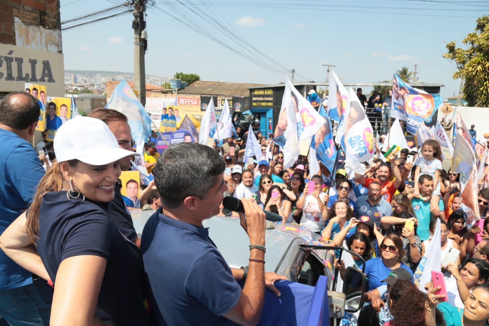 Candidato percorreu a cidade em carreata neste sábado (17); na ocasião, Neto defendeu a revisão do parque industrial para otimização de processos