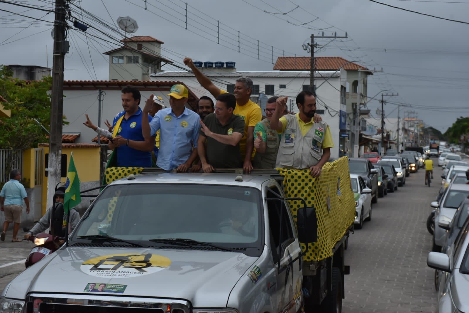 João Roma (PL) durante carreata em Medeiros Neto João Roma (PL) durante carreata em Medeiros Neto