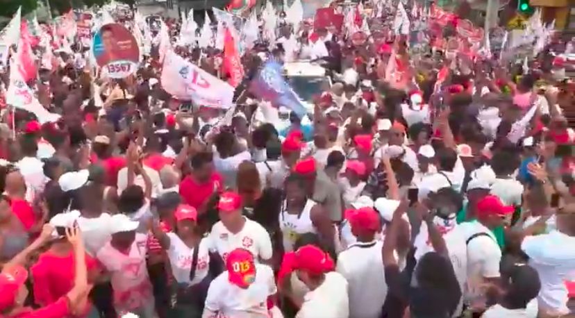 Ex-presidente visitou Salvador nesta sexta-feira (30)