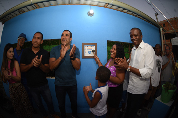 Prefeito Bruno Reis entrega entrega casa reformada pelo programa Morar Melhor