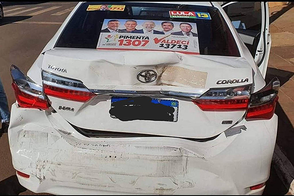 Carro de vereadora do PT de Salto do Jacuí (RS) foi atingido por caminhonete de produtor rural, que morreu ao se acidentar na fuga Carro de vereadora do PT de Salto do Jacuí (RS) foi atingido por caminhonete de produtor rural, que morreu ao se acidentar na fuga