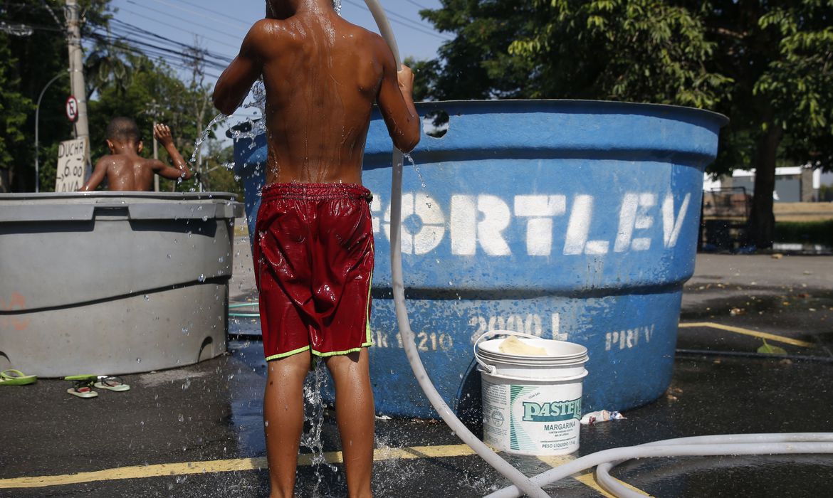 Onda de calor atinge grande parte do país nesta terça-feira