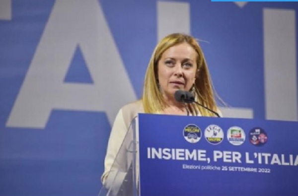 Meloni, que encontra com Lula em Roma, coleciona críticas públicas ao petista