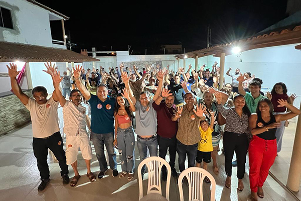 Luciano Araujo com lideranças da cidade de Juazeiro