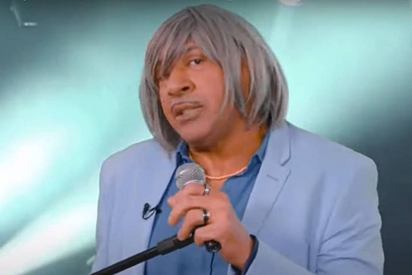 Tiririca (PL-SP) tenta se eleger deputado federal pela quarta vez parodiando o cantor Roberto Carlos 