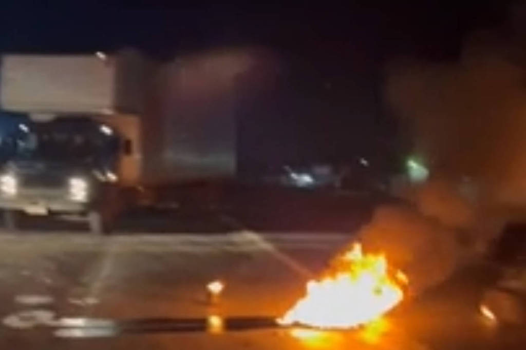Caminhoneiros bolsonaristas bloqueiam estradas 