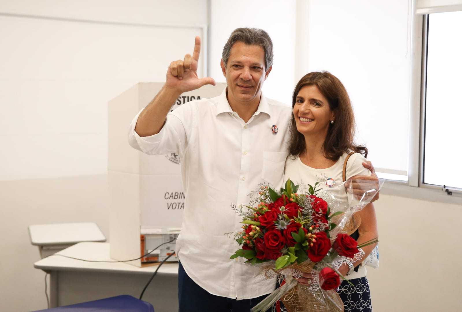 Após acompanhar Lula, Haddad vota em SP e diz que está otimista com resultado