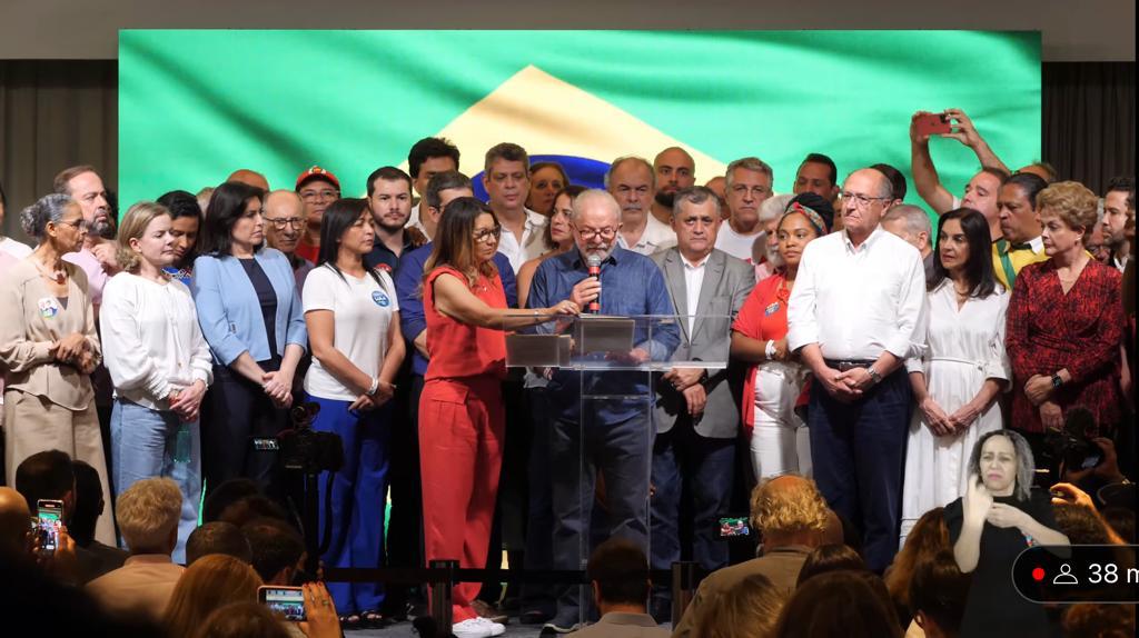 Eleição marca volta da esquerda ao poder após seis ano
