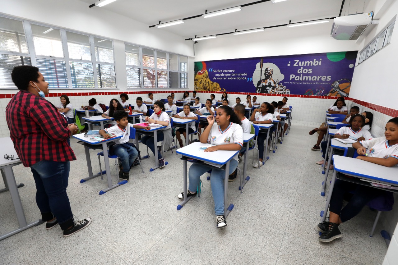 As provas do concurso público promovido pelo Governo do Estado serão realizadas no próximo domingo (6), às 9h As provas do concurso público promovido pelo Governo do Estado serão realizadas no próximo domingo (6), às 9h
