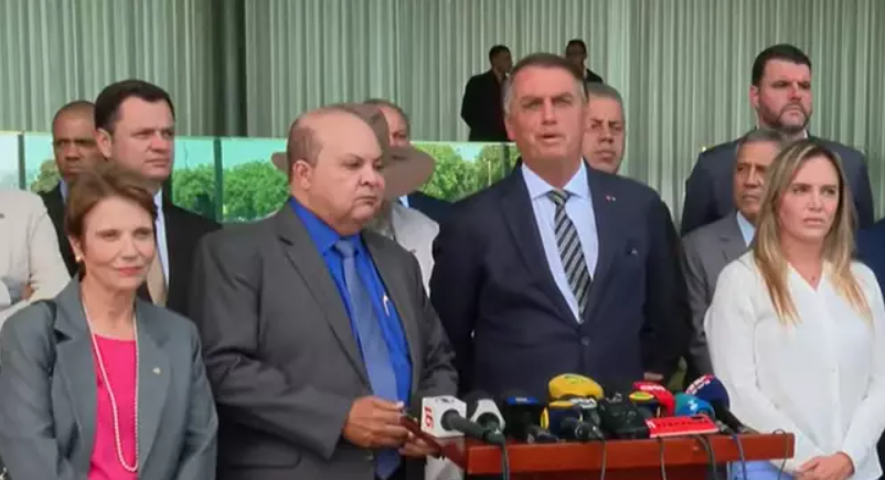 O governador reeleito do DF, Ibaneis Rocha (MDB) e o presidente Jair Bolsonaro (PL)