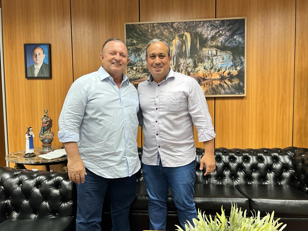 Deputado estadual Adolfo Menezes (PSD) e o deputado estadual eleito Vitor Azevedo (PL) Deputado estadual Adolfo Menezes (PSD) e o deputado estadual eleito Vitor Azevedo (PL)