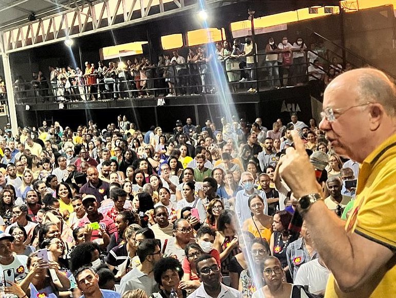 Mesmo sem presença de candidato a governador, líderes políticos mobilizam milhares de pessoas para ações de apoio a Neto