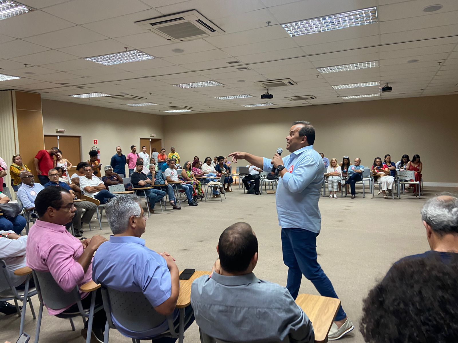 Geraldo Júnior, candidato a vice-governador da Bahia, conduziu reunião para estabelecer metas da campanha de Jerônimo em Salvador