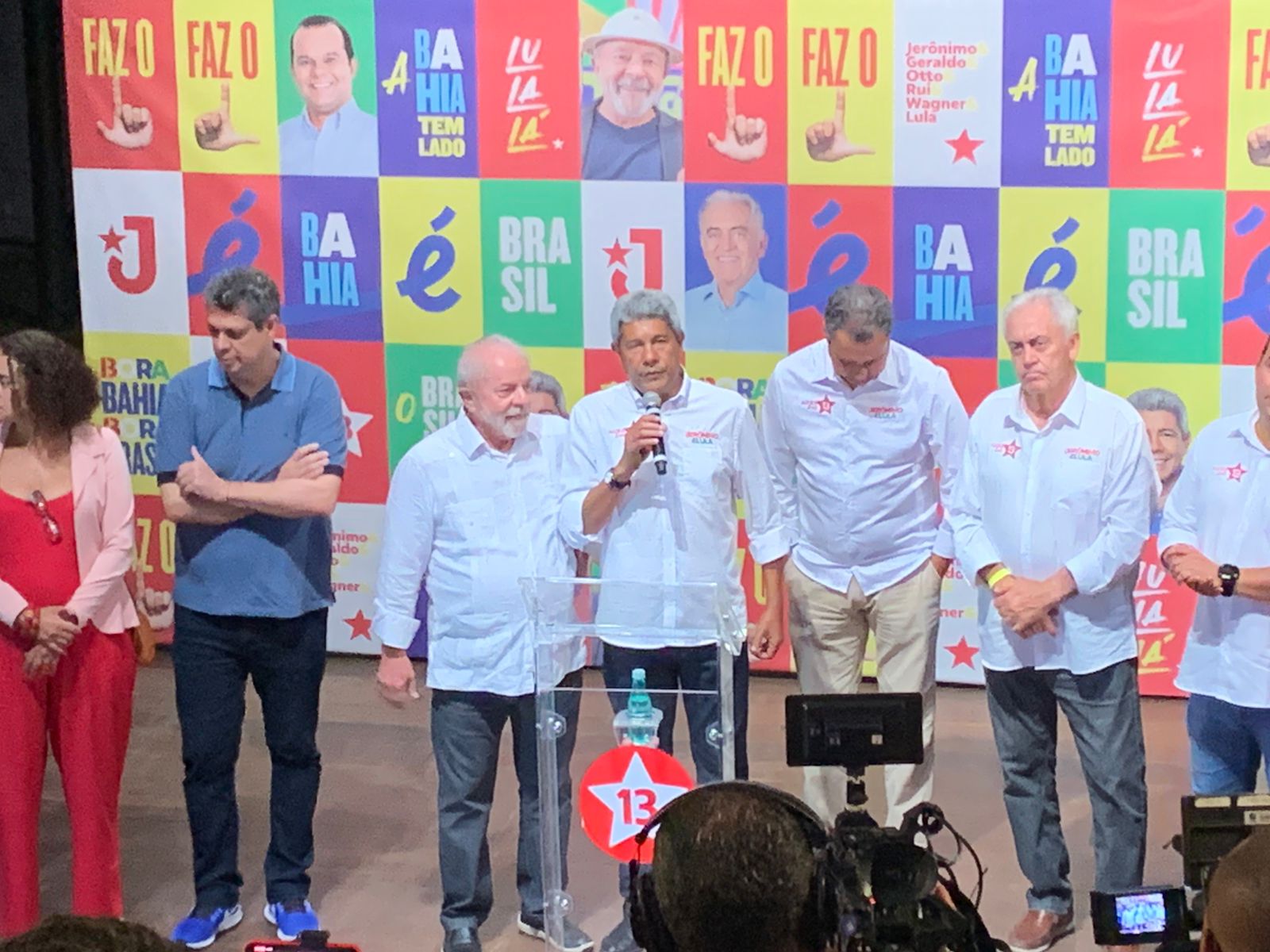 Jerônimo Rodrigues (PT), candidato a governador, discursa antes de caminhada com Lula em Salvador