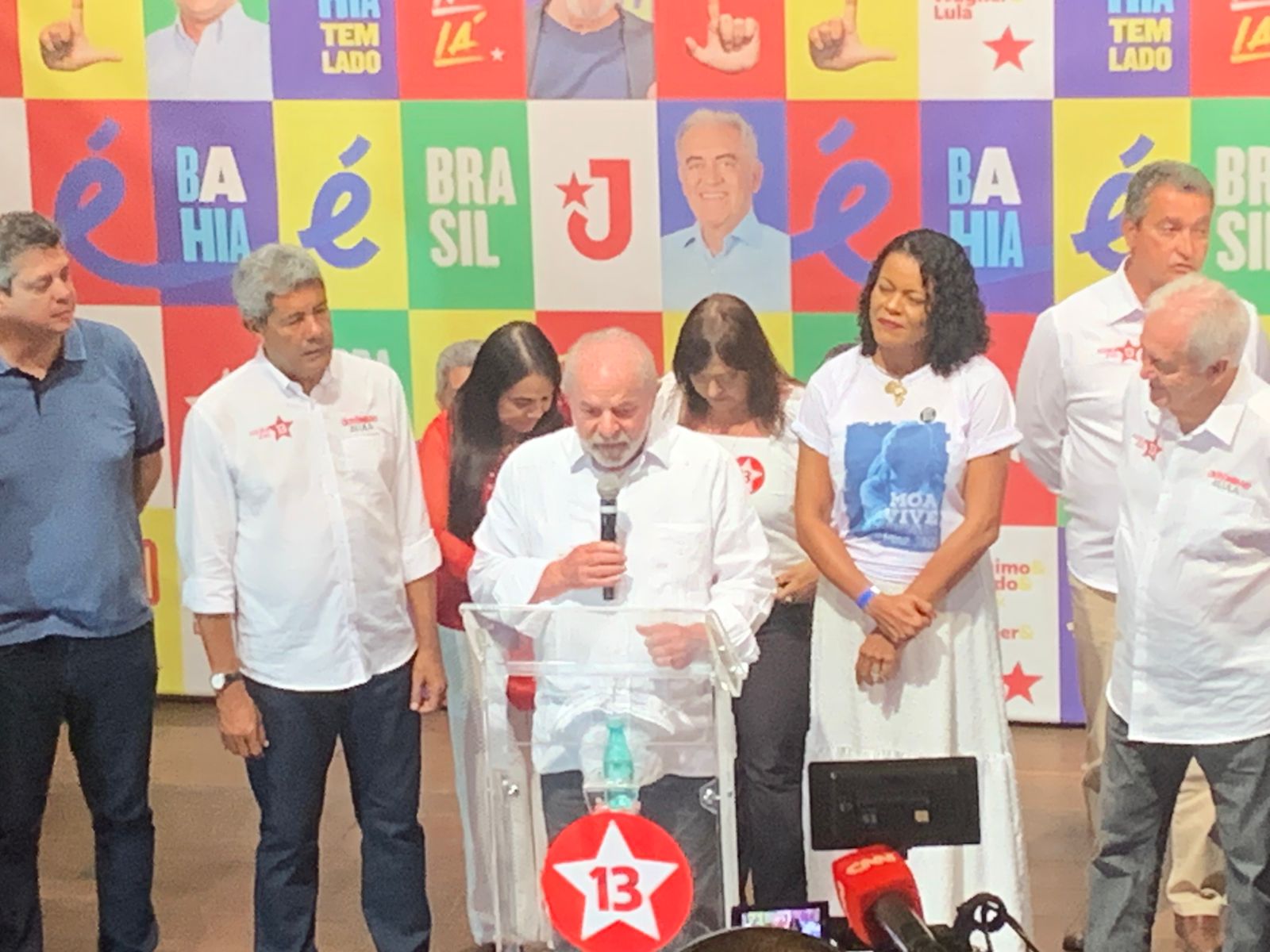 Lula discursa antes de caminhada entre Barra e Ondina, em Salvador