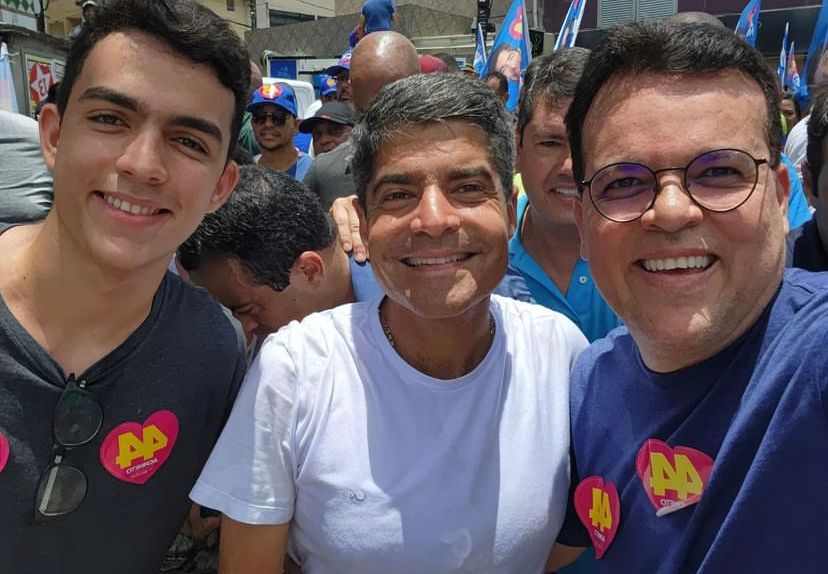 Ricardo esteve ao lado de ACM Neto em caminhada nesta quinta-feira (27)