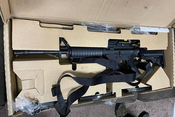 Três pessoas ficaram feridas durante um tiroteio na Times Square Três pessoas ficaram feridas durante um tiroteio na Times Square